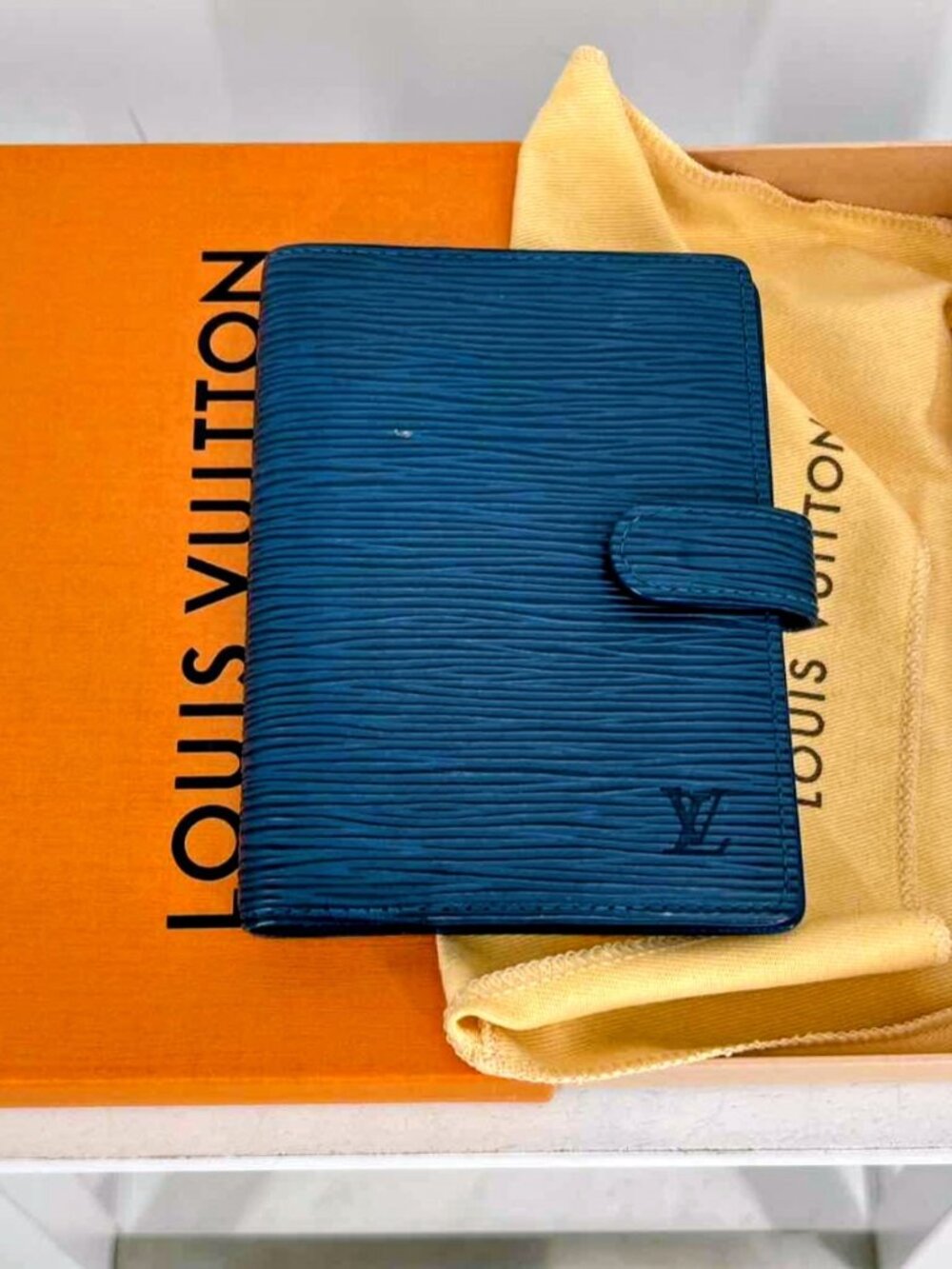 Louis Vuitton agenda wallet